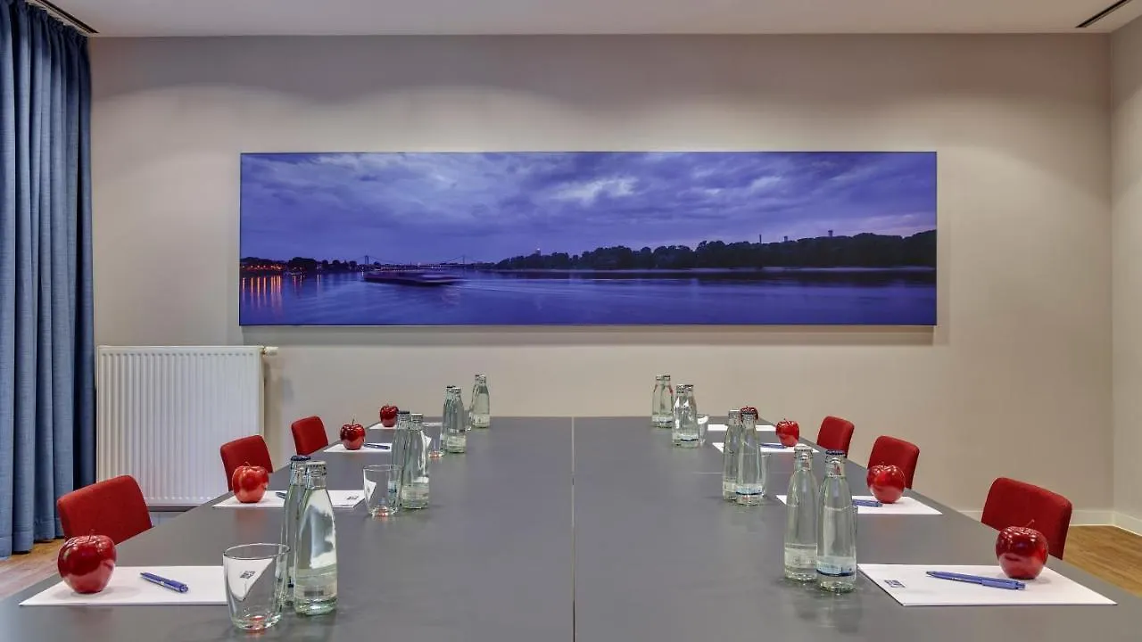 Отель Holiday Inn Express Cologne Muelheim By Ihg