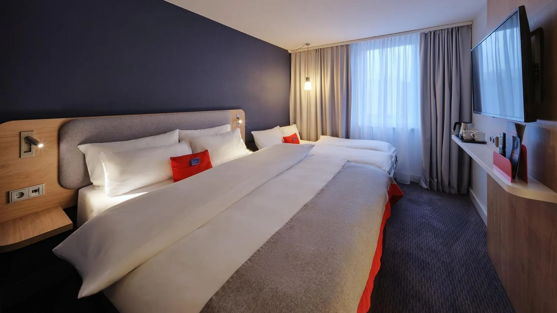 Holiday Inn Express Cologne Muelheim By Ihg 3*,