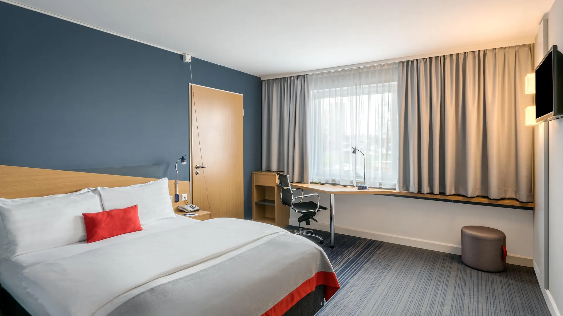 Holiday Inn Express Cologne Muelheim By Ihg Germany