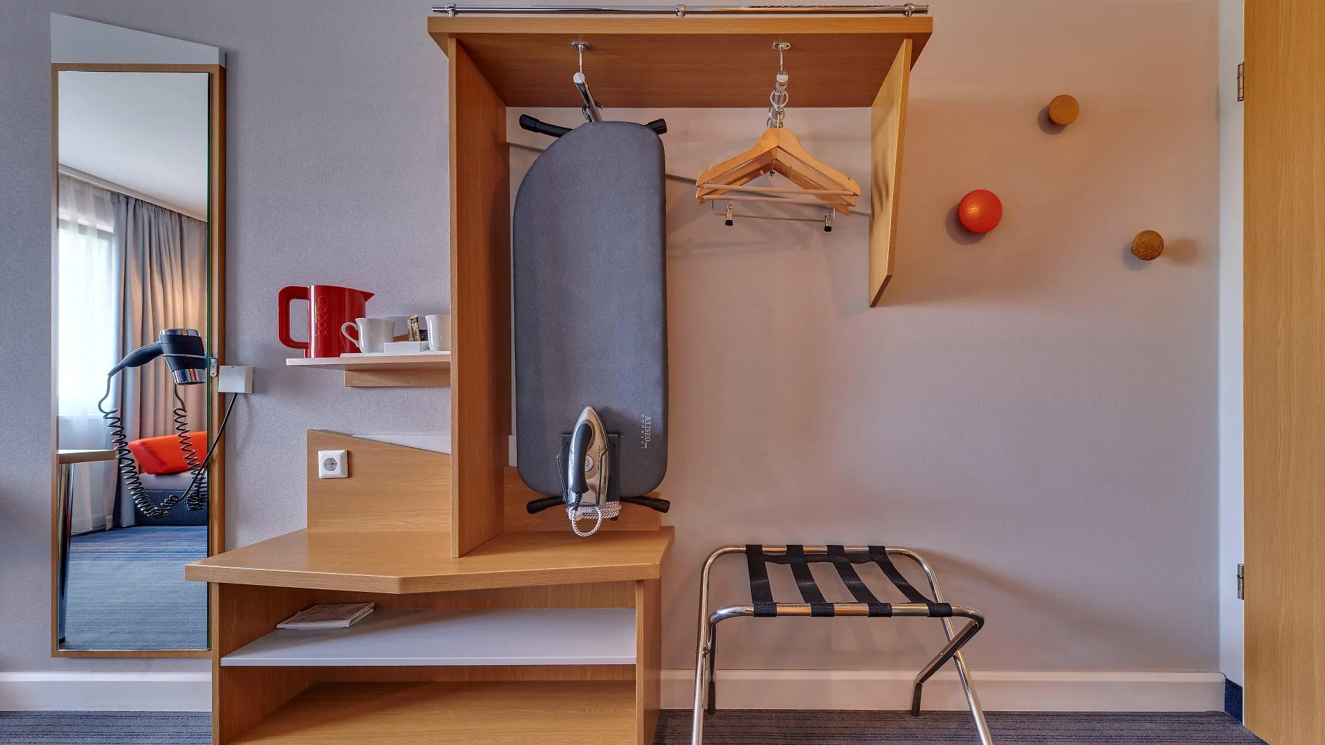 Hotel Holiday Inn Express Cologne Muelheim By Ihg