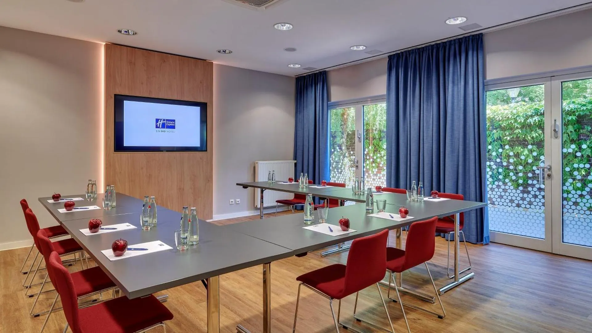 Holiday Inn Express Cologne Muelheim By Ihg Hotel
