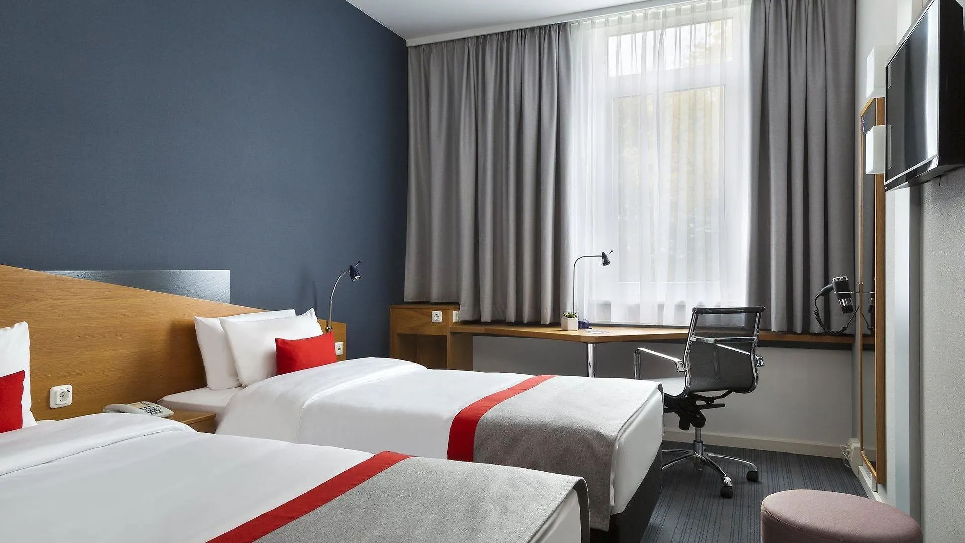 Holiday Inn Express Cologne Muelheim By Ihg Germany