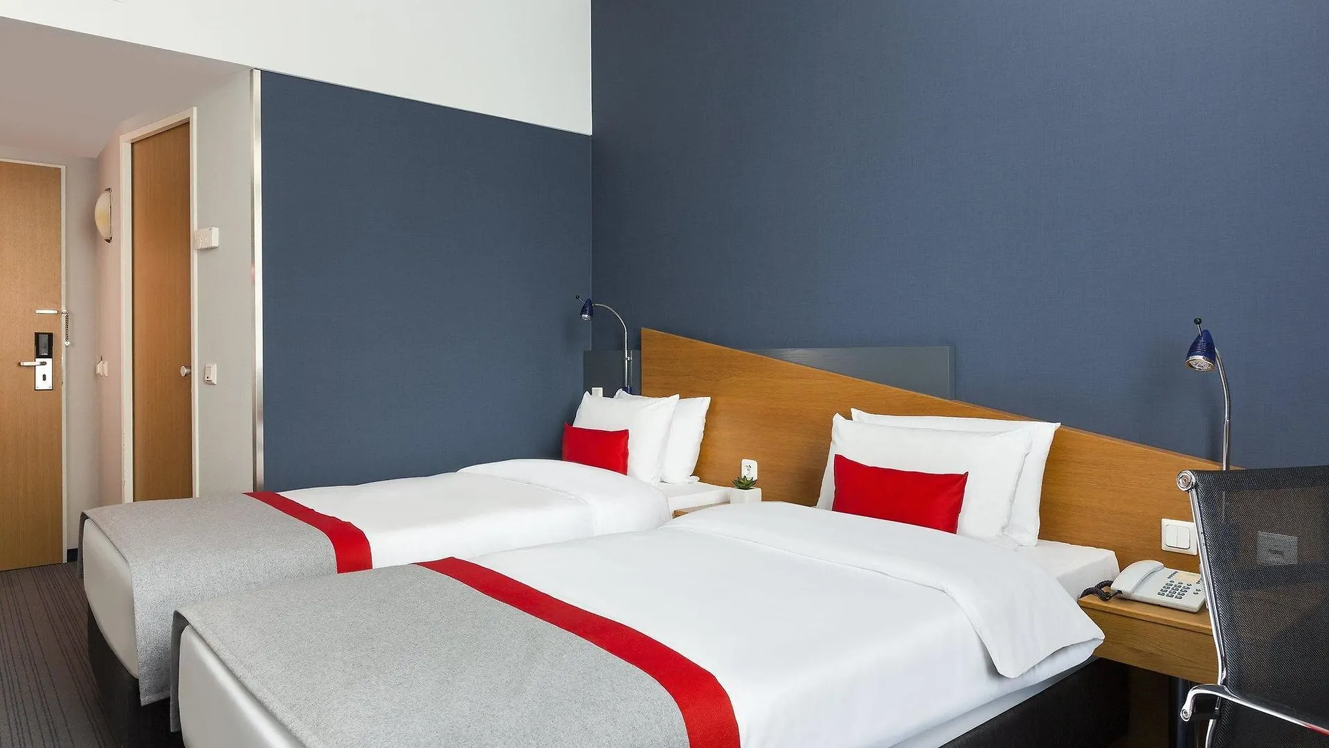 Hotel Holiday Inn Express Cologne Muelheim By Ihg