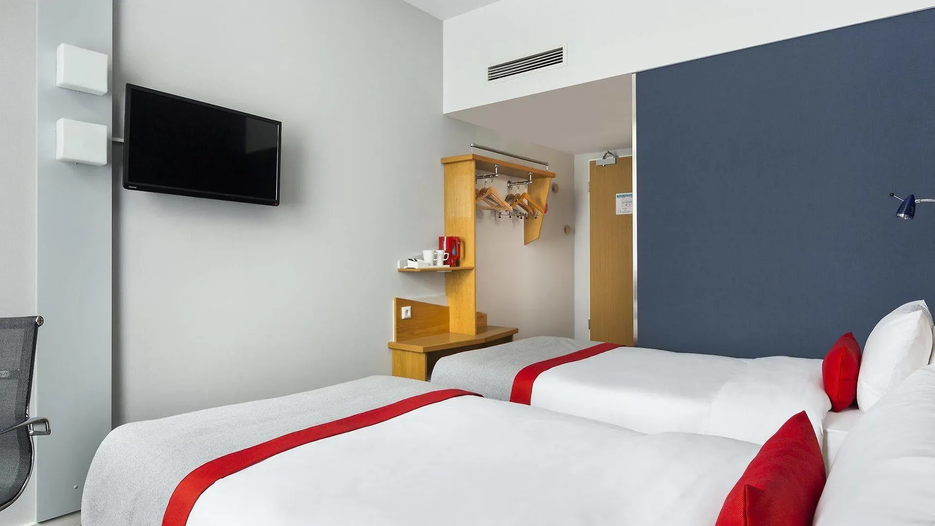 Holiday Inn Express Cologne Muelheim By Ihg 3*,  Germany