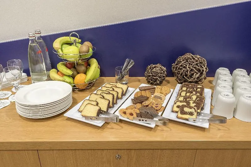Holiday Inn Express Cologne Muelheim By Ihg 3*,