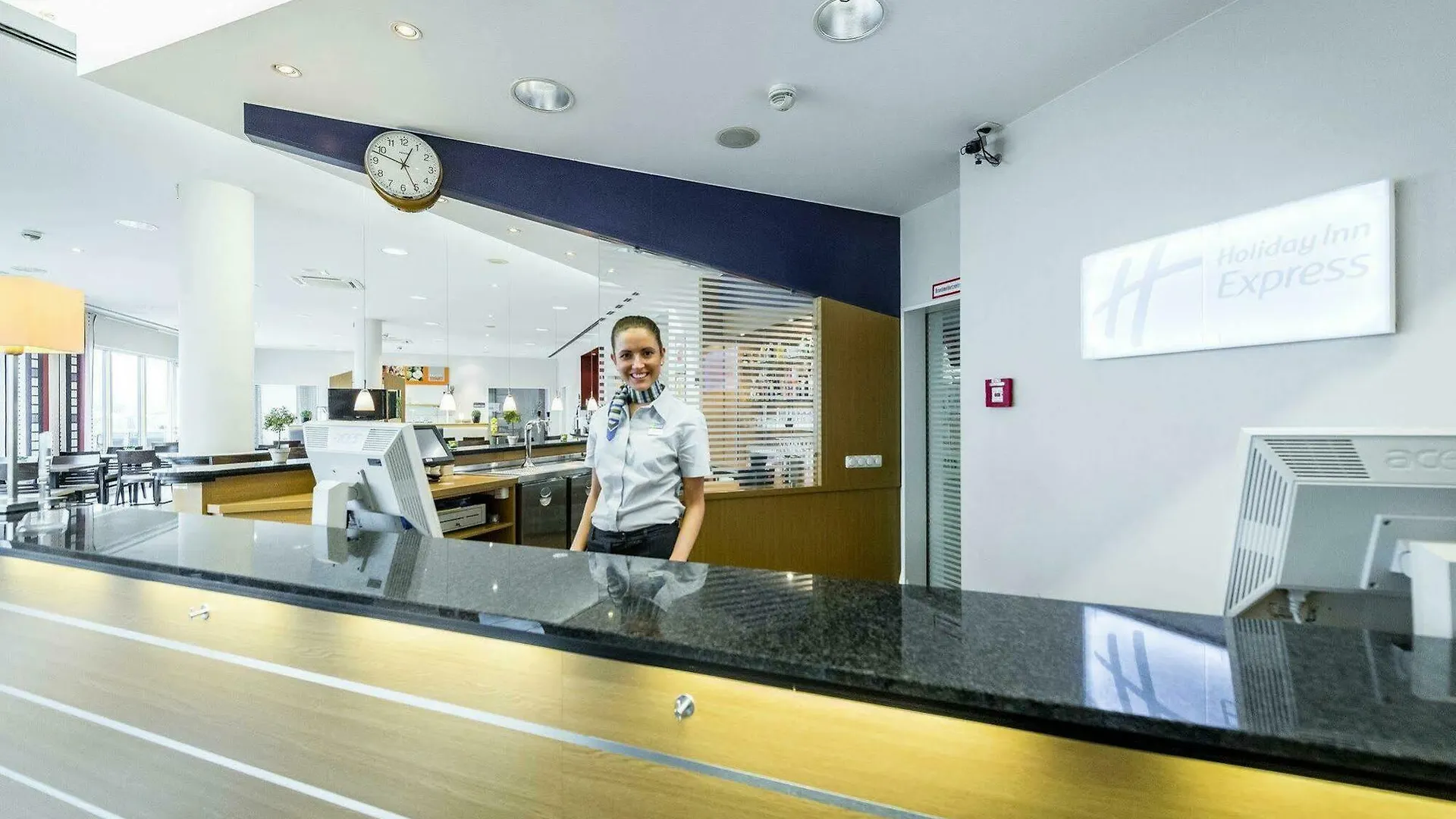 Holiday Inn Express Cologne Muelheim By Ihg Hotel