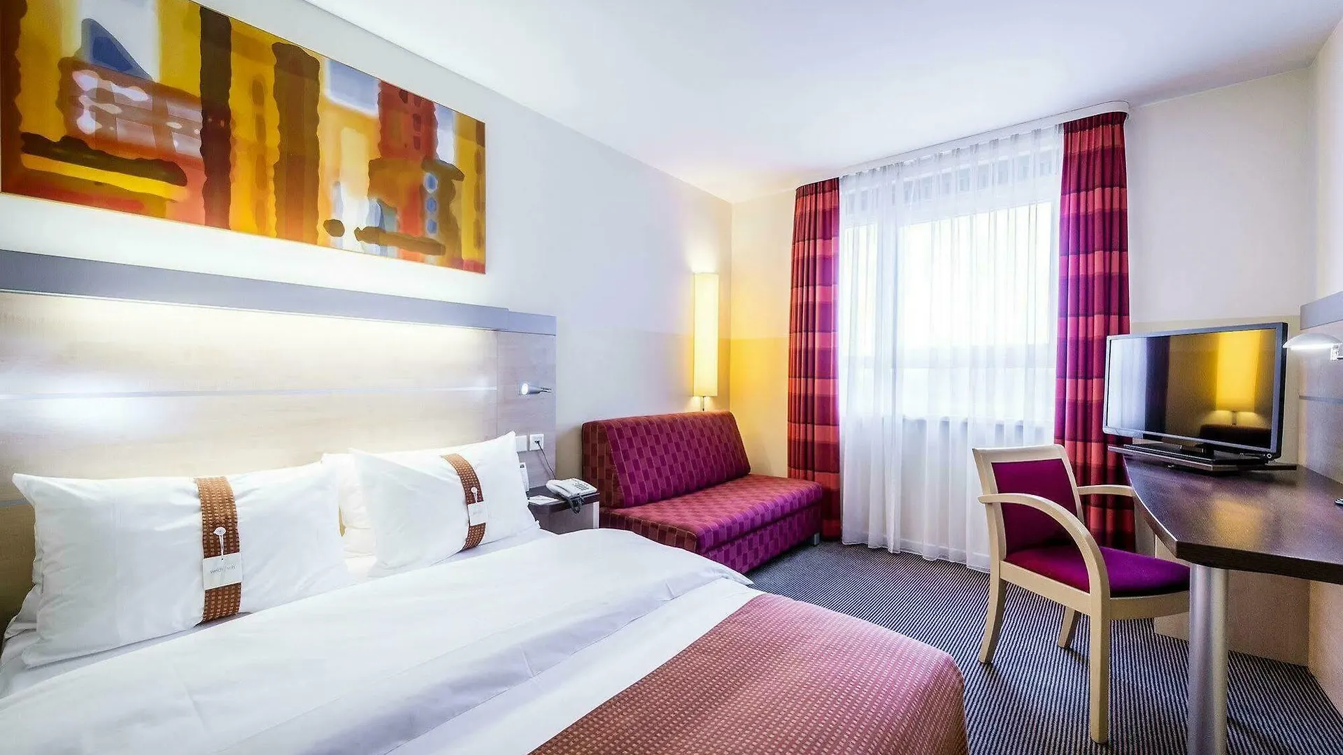 Holiday Inn Express Cologne Muelheim By Ihg Hotel
