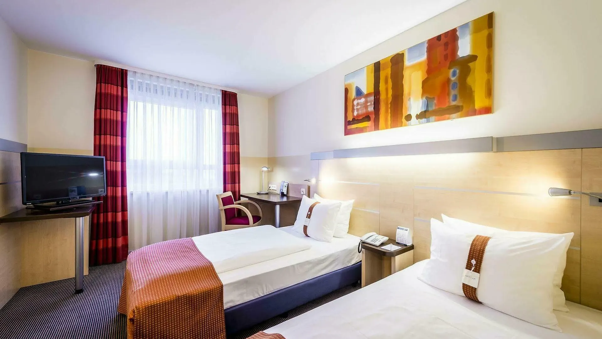 Holiday Inn Express Cologne Muelheim By Ihg Hotel