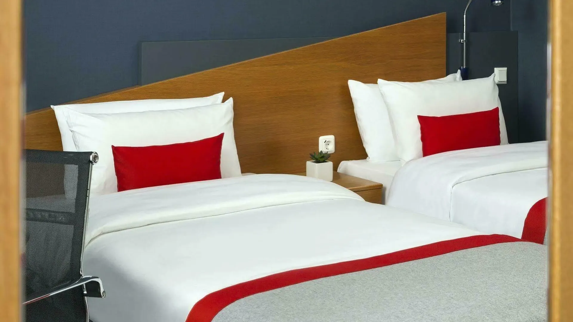 Holiday Inn Express Cologne Muelheim By Ihg