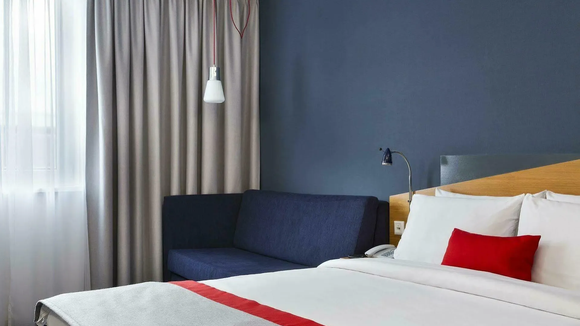 Holiday Inn Express Cologne Muelheim By Ihg Hotel