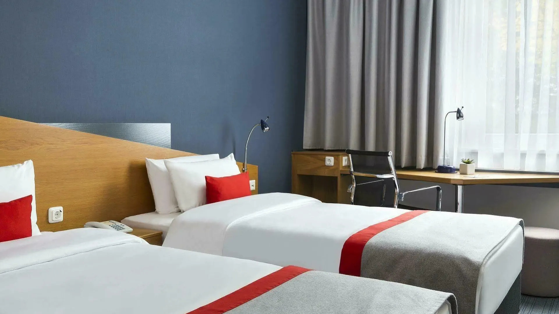 Holiday Inn Express Cologne Muelheim By Ihg